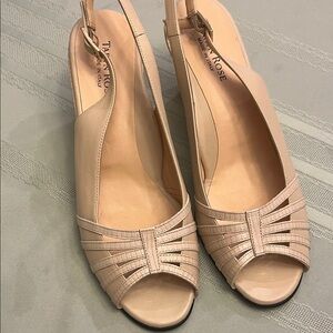 Taryn Rose Women's Nude Peep-Toe Heels size 9.5  BRAND NEW